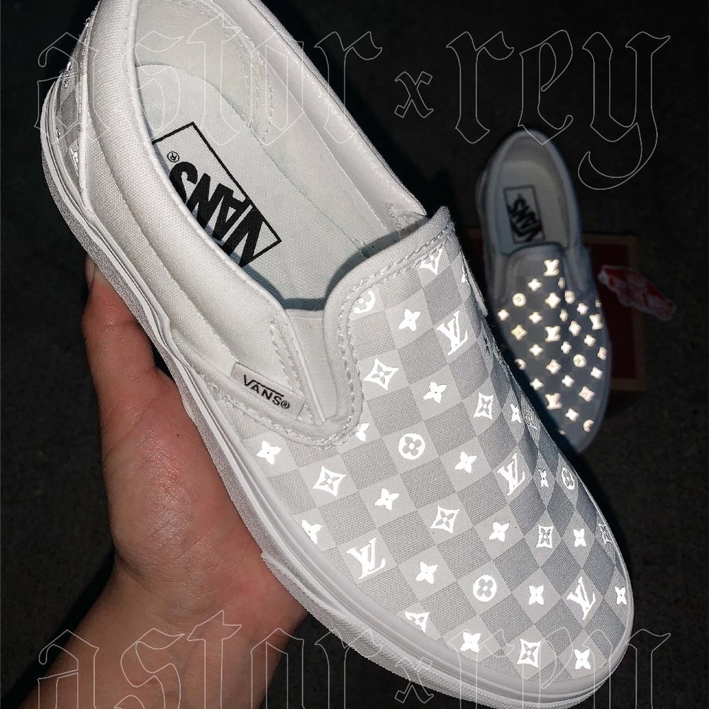 CUSTOM REFLECTIVE LV VANS